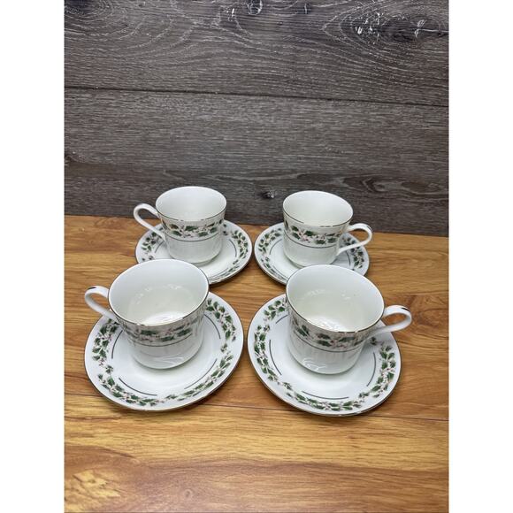 Christmas Holly Fine China Japan Holly Berries Gold Band cup saucer Set of 4 - Picture 4 of 11